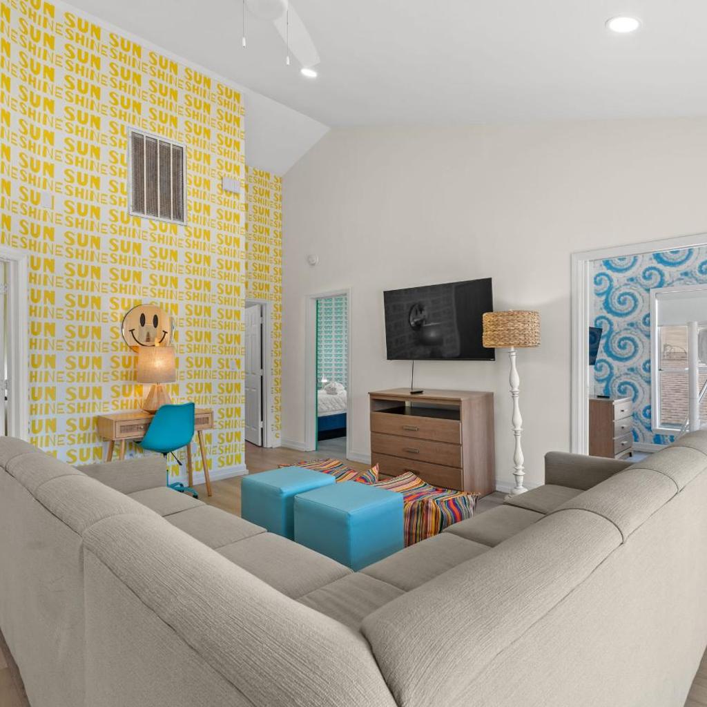 Photograph of Sunshine House #1-Selfie-Friendly - Steps to Beach
