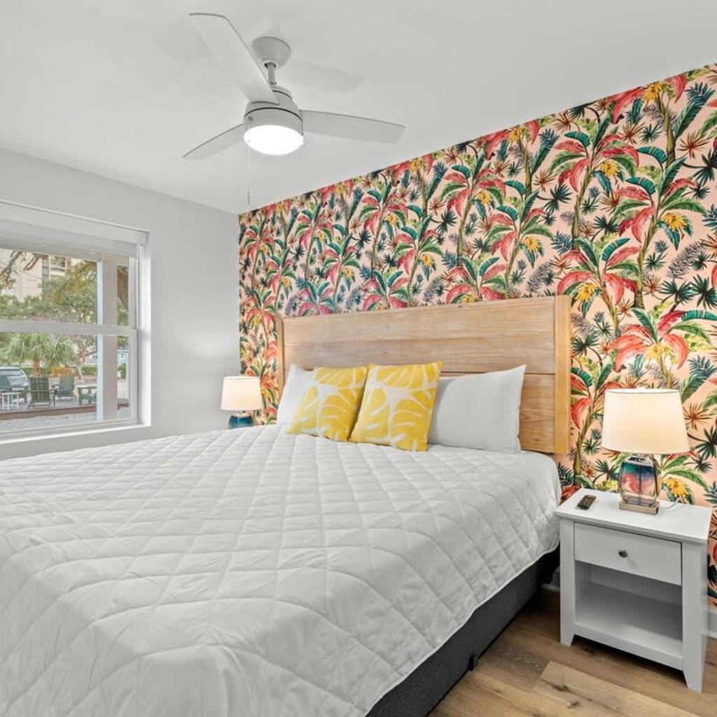 Photograph of TreeHouse Lodge Walk to Beach Pet-Friendly 202