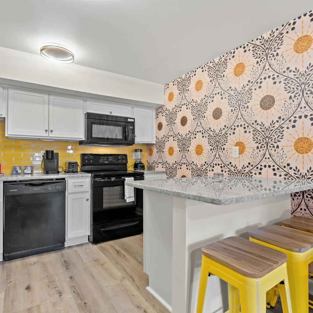 Photograph of TreeHouse Lodge Walk to Beach Pet-Friendly 202