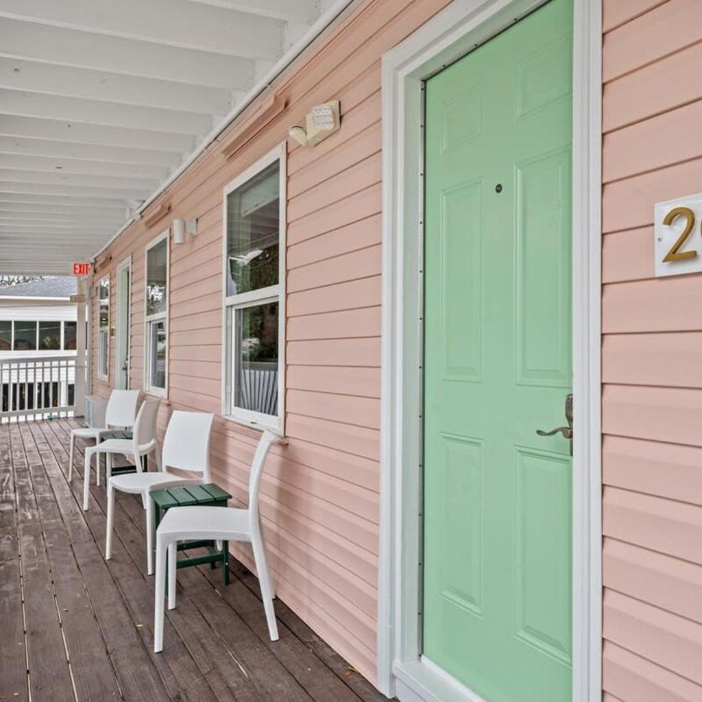 Photograph of TreeHouse Lodge Walk to Beach Pet-Friendly 202