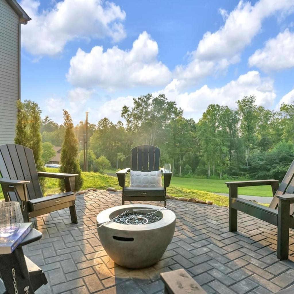 Photograph of Honeybear Hideaways - Luxury Gatlinburg Cabin with Indoor Pool, Sauna and Game Room - Smoky Mountain