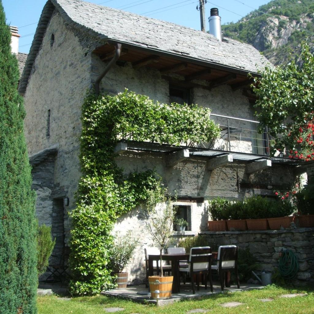 Image 2 - Fienile