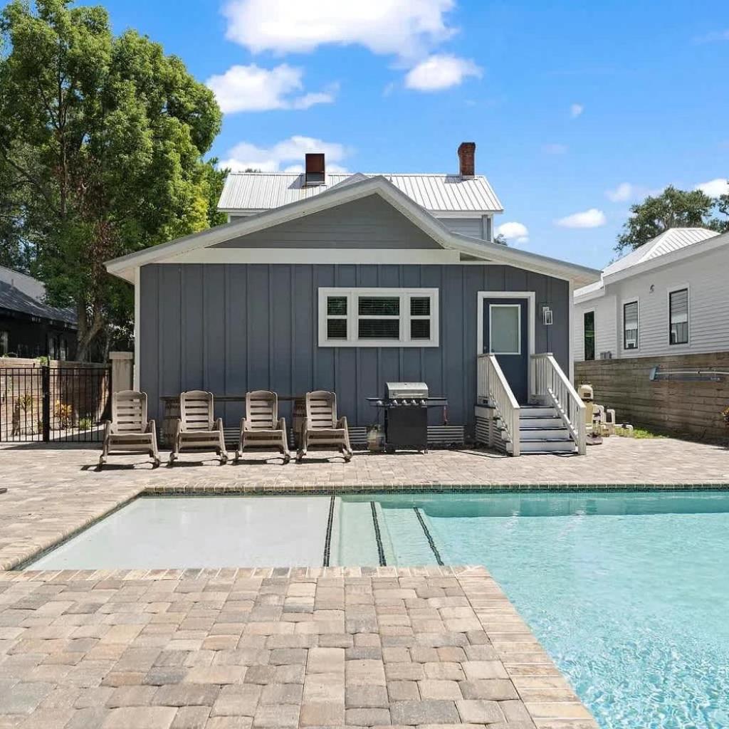 Photograph of Sanford Splash l Pool l Dogs OK l Walk to DNTN