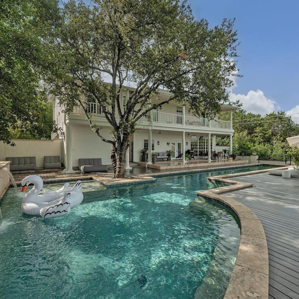 Photograph of Chateau Lake Austin