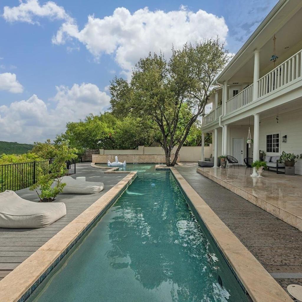 Photograph of Chateau Lake Austin