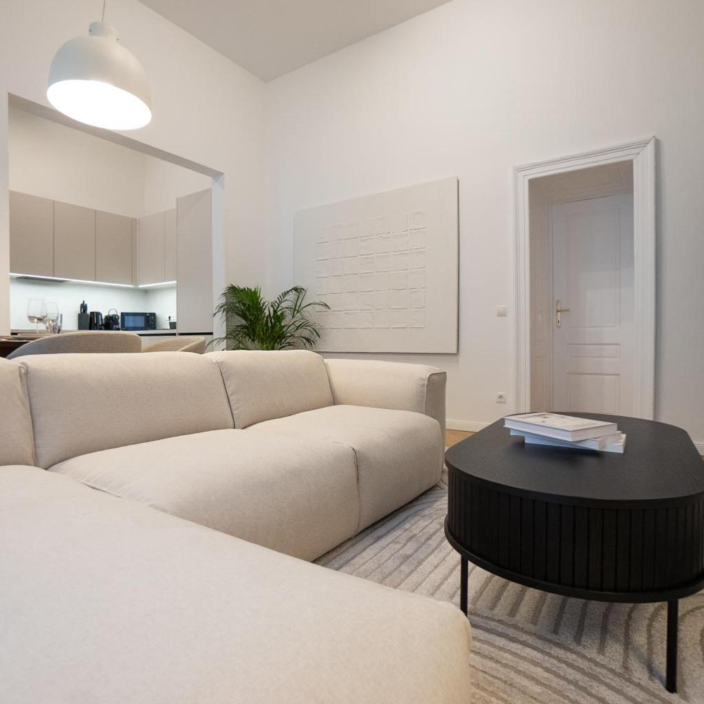 Photograph of Stylish & Modern 90m2 Flat in Prime Location
