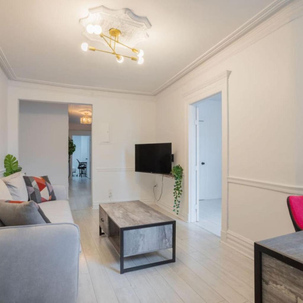 Photograph of Grand Urban 4BR Luxe Loft in Griffintown