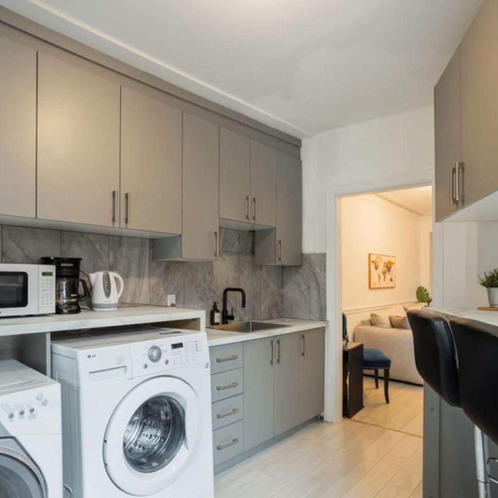 Photograph of Grand Urban 4BR Luxe Loft in Griffintown
