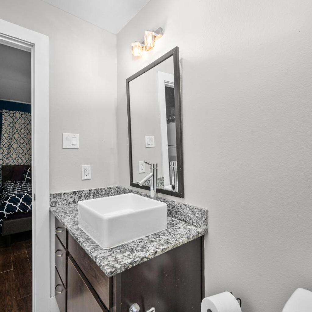 Photograph of Cozy Sanctuary Near MedCenter, UH and NRG
