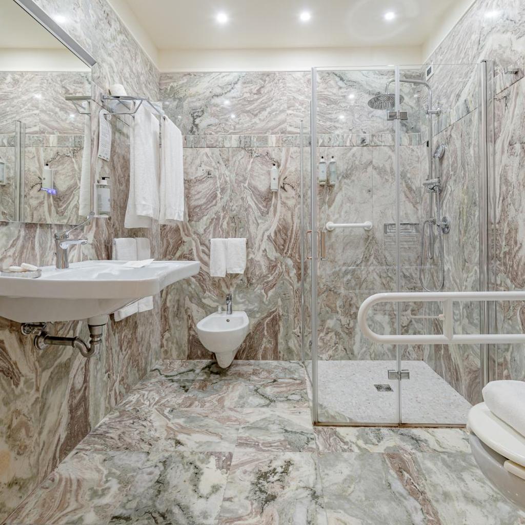 La Paloma Blanca Hotel — 