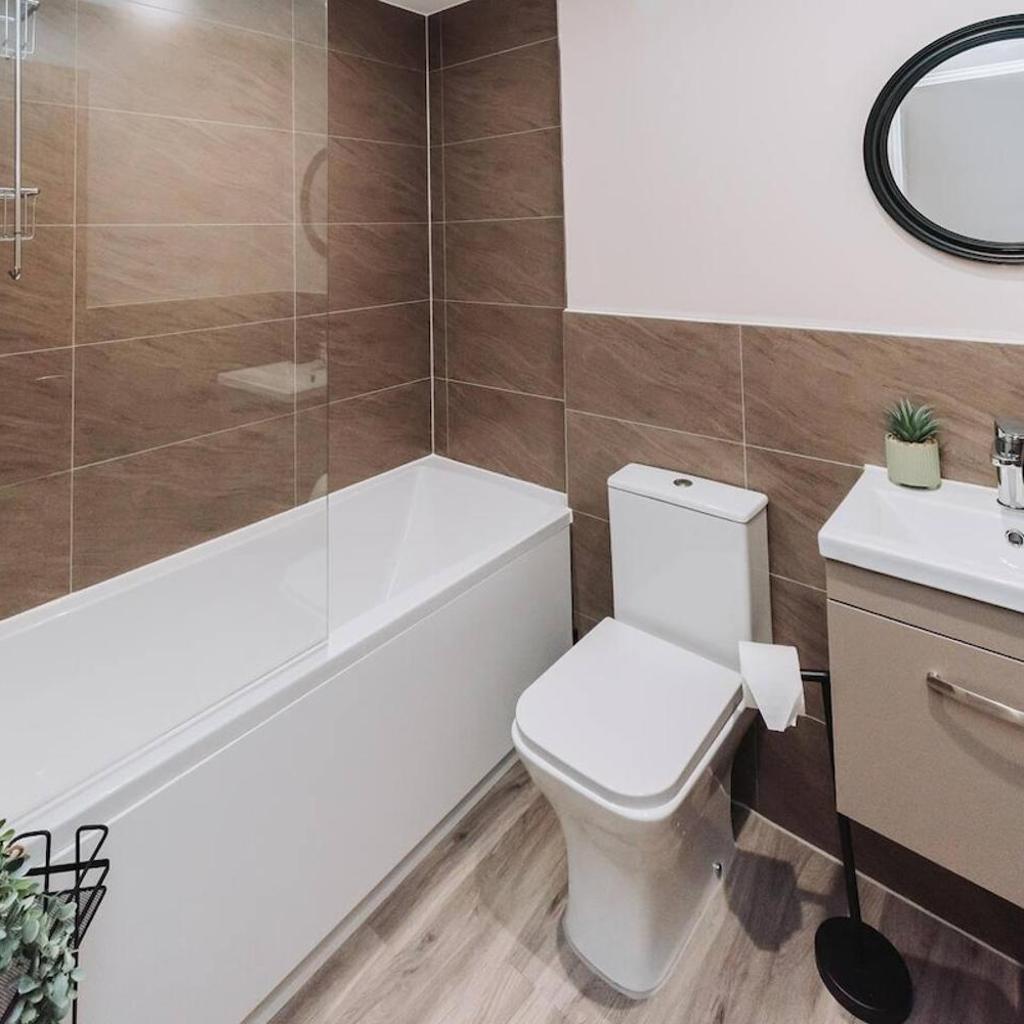 Photograph of 2Bed 2Bath Apartment Nr Old Trafford Parking