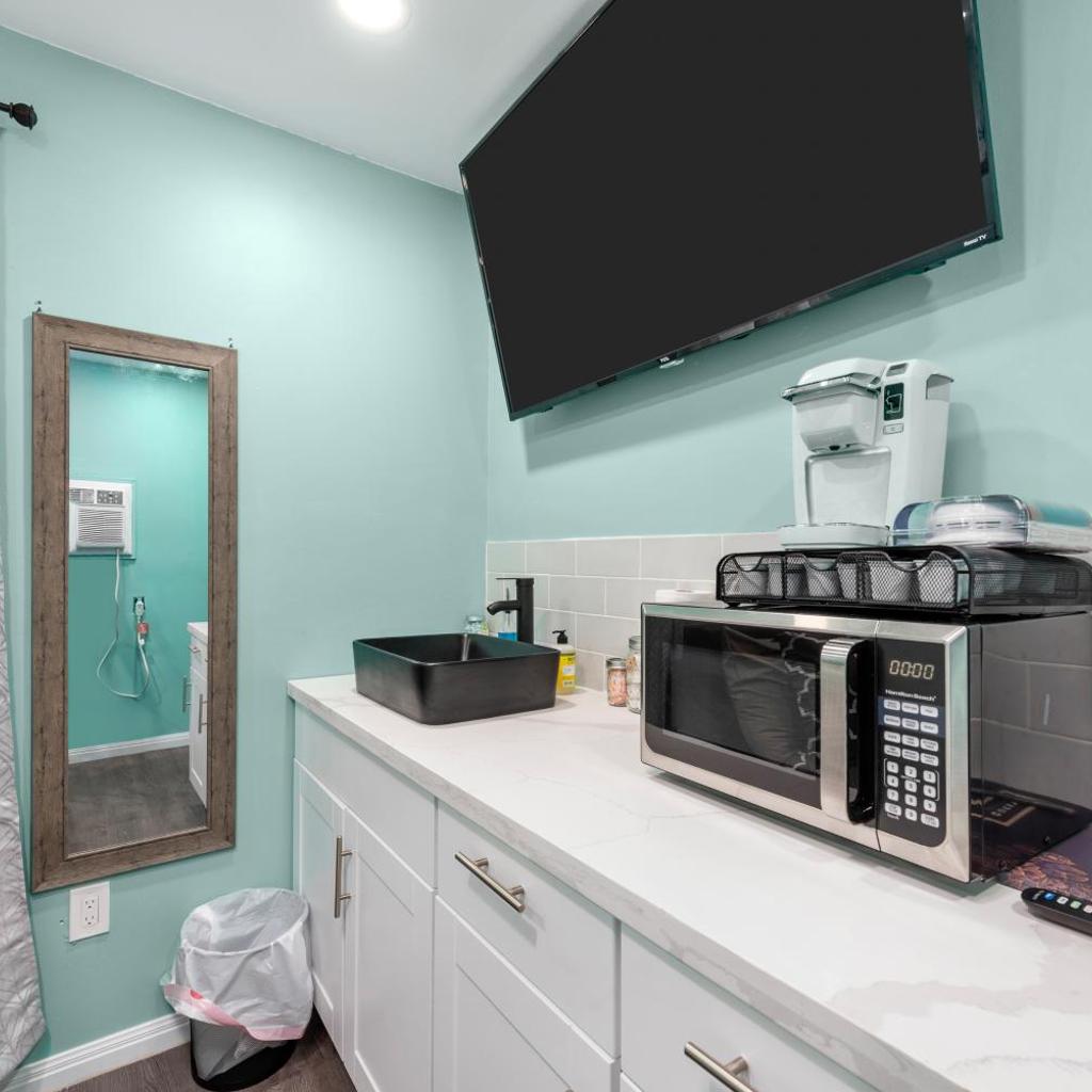 Photograph of Tiny & Chic Heights Hideaway with Free Parking