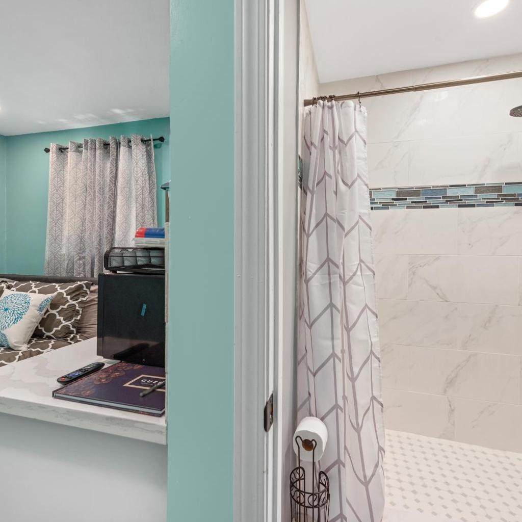 Photograph of Tiny & Chic Heights Hideaway with Free Parking