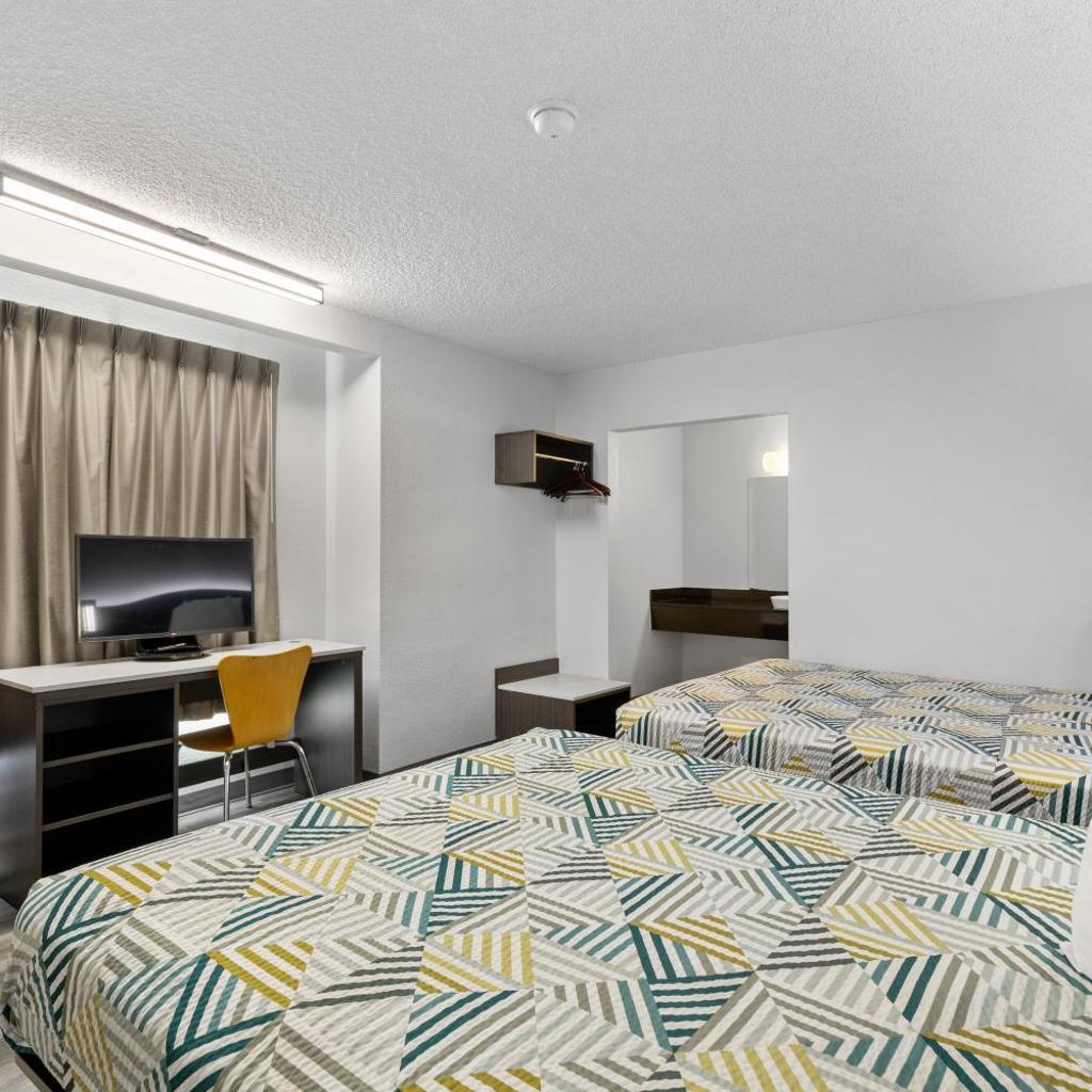 Photograph of Motel 6-San Diego, CA - North