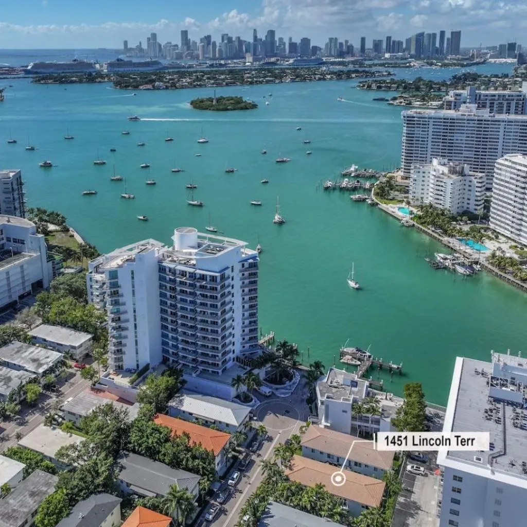 Lux Designer Apt 2BR and 2BA in the Heart of MIA Beach
