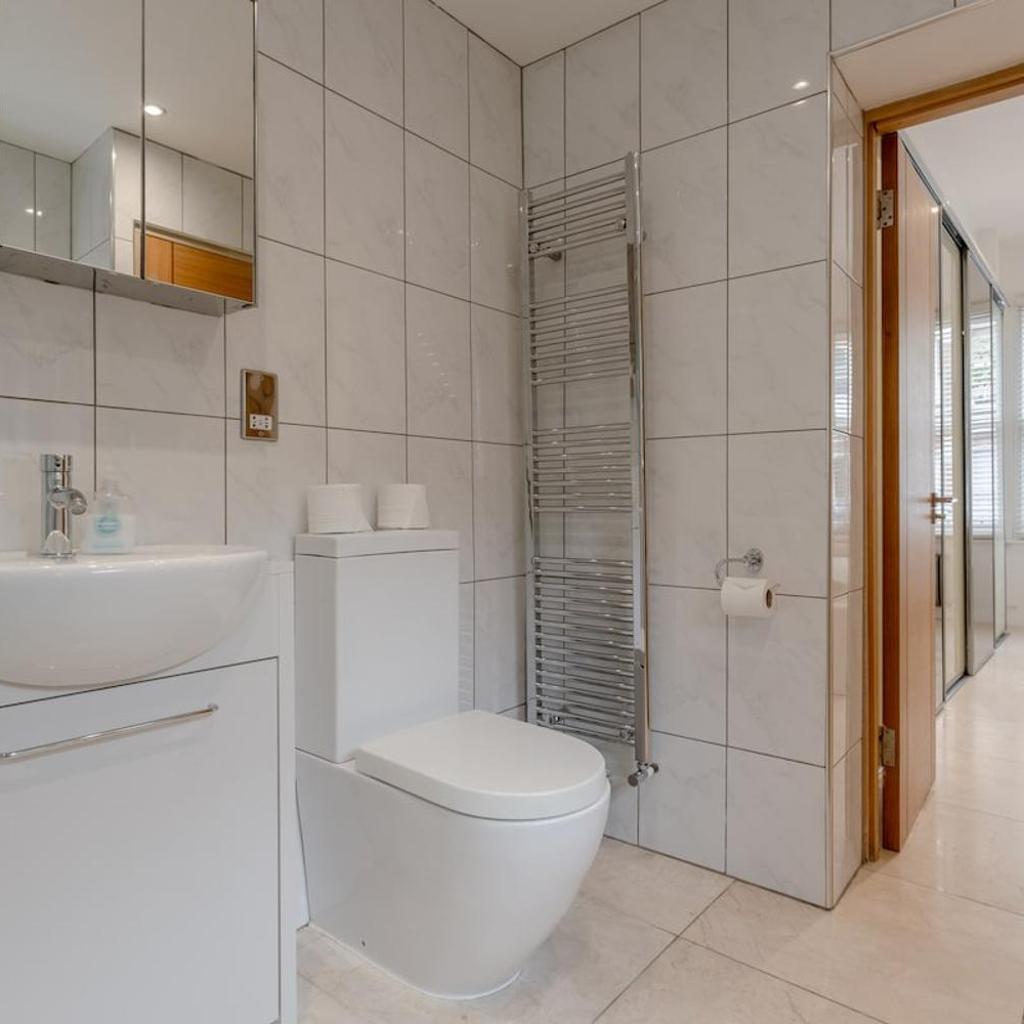 Photograph of Bright Modern Large 1 Bed Flat in Battersea Clapham Junction