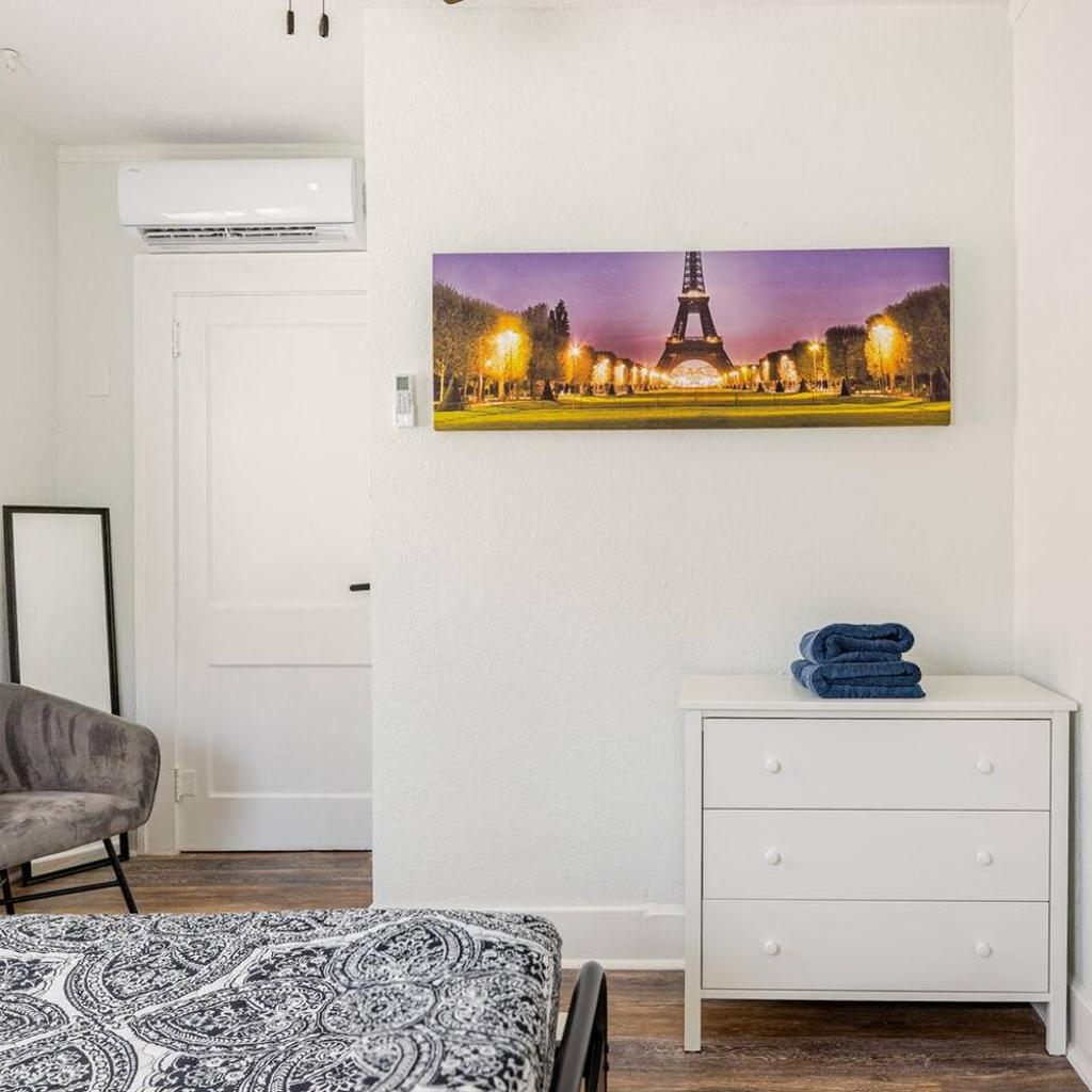 Photograph of Downtown Hideaway 1-Bedroom Bungalow