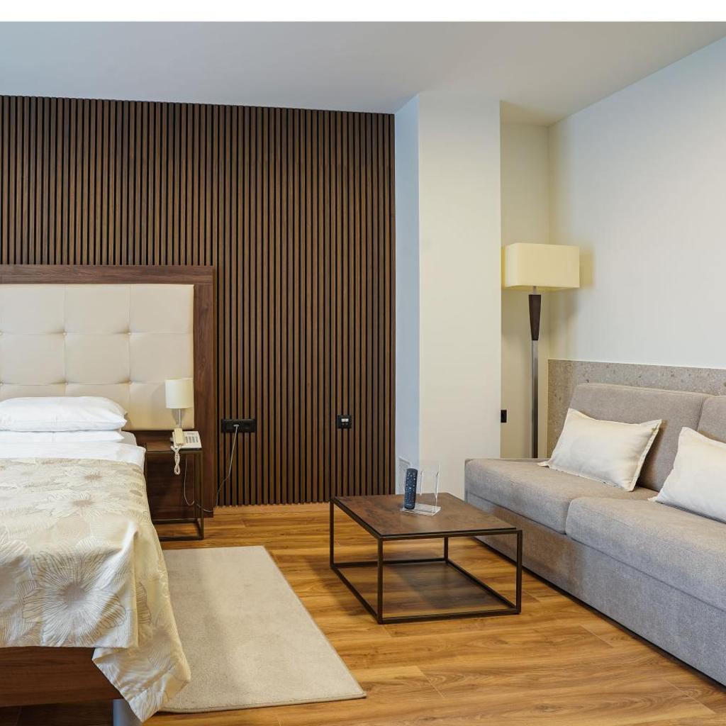 Hotel Degenija — 