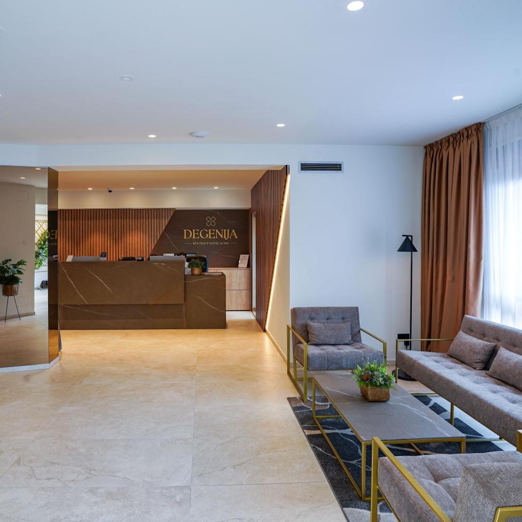 Hotel Degenija — 