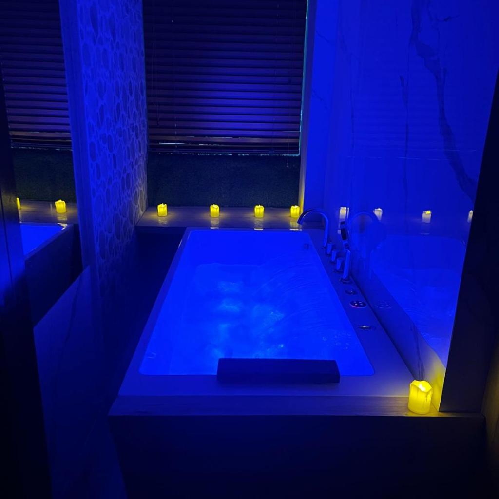 Rooftop inn, image 1 of 6