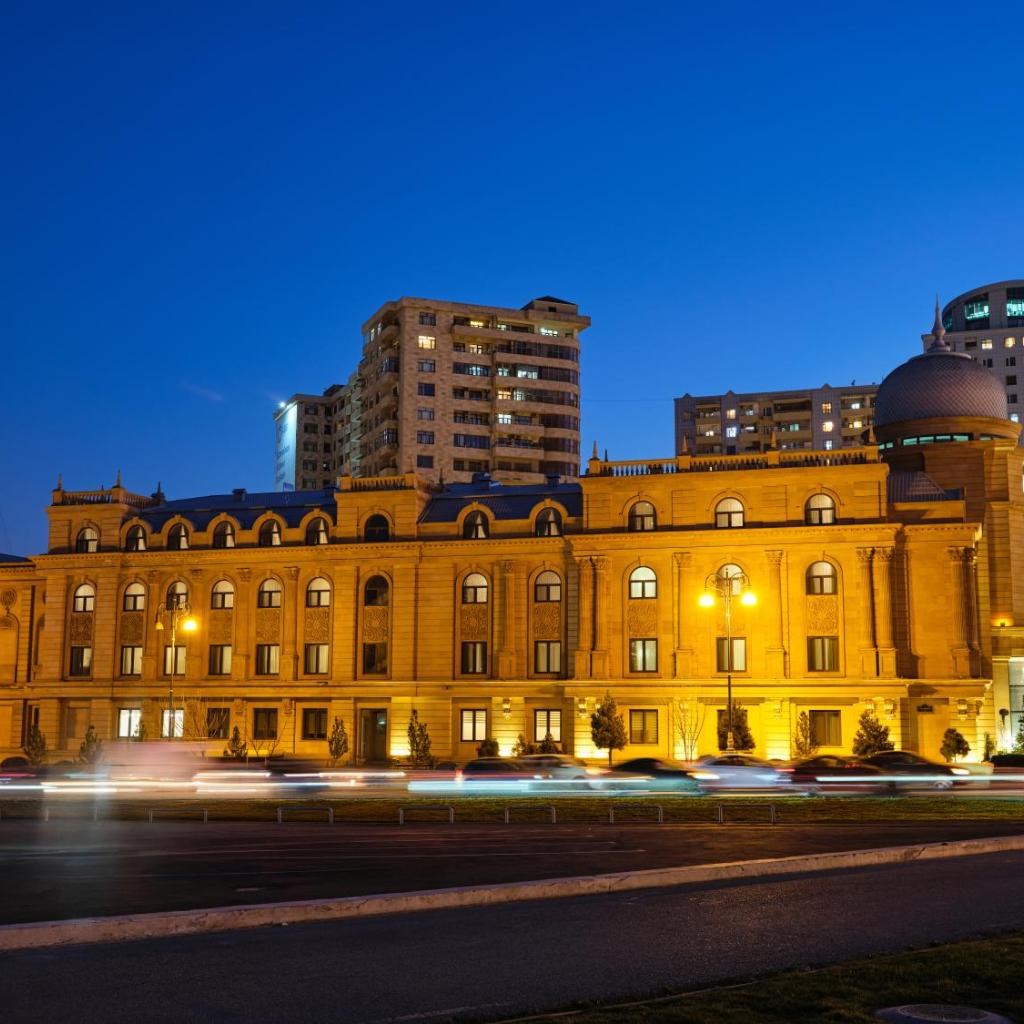 The Central Point Hotel Baku — 