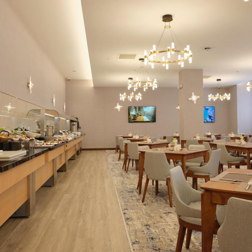 The Central Point Hotel Baku — 