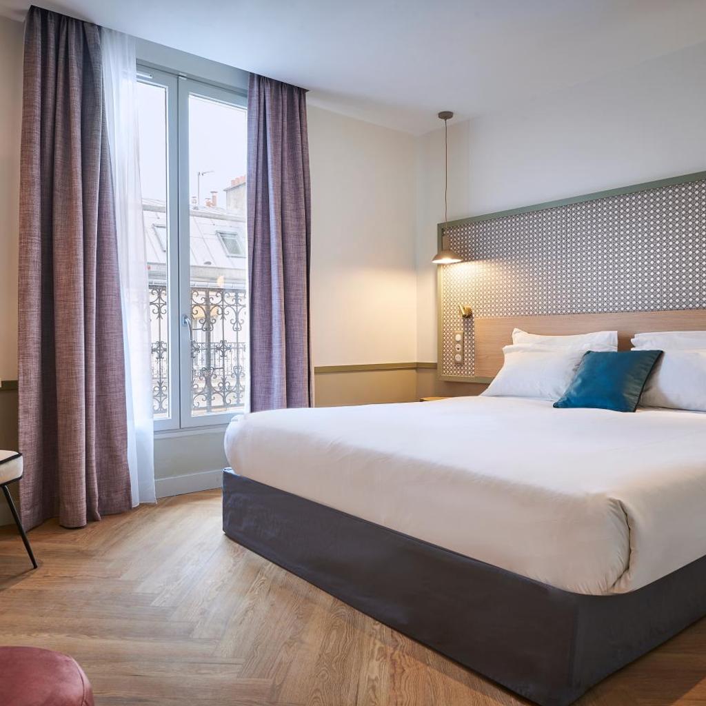 Photograph of Hotel Cervantes by Happyculture