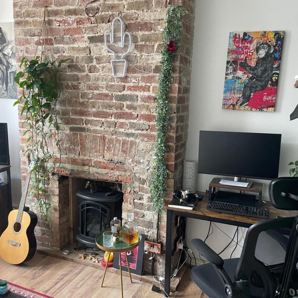 Photograph of New Snug nearby the Level