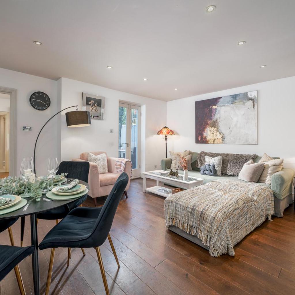 Photograph of Niru Experience Hidden Gem In Chelsea 2BD 2BA