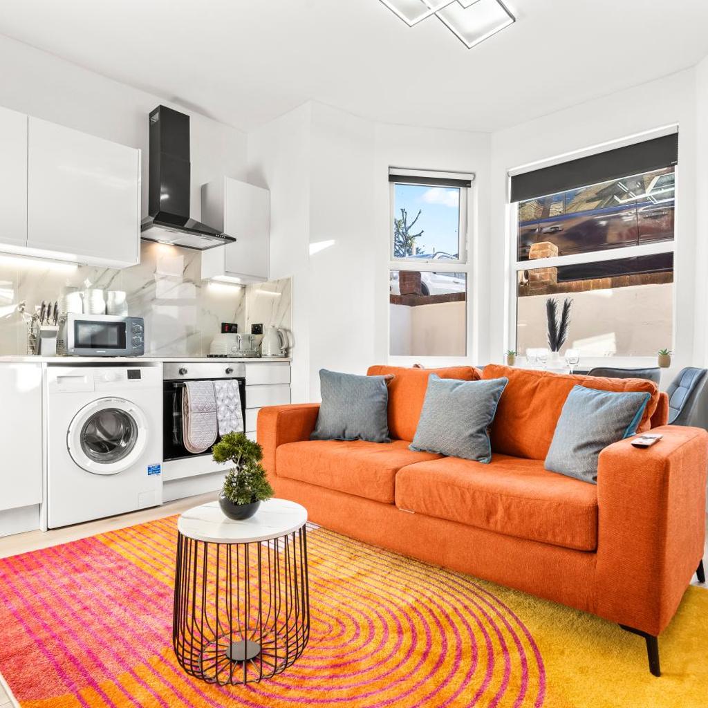 Photograph of Modern Central London 4 Bed - Free Parking