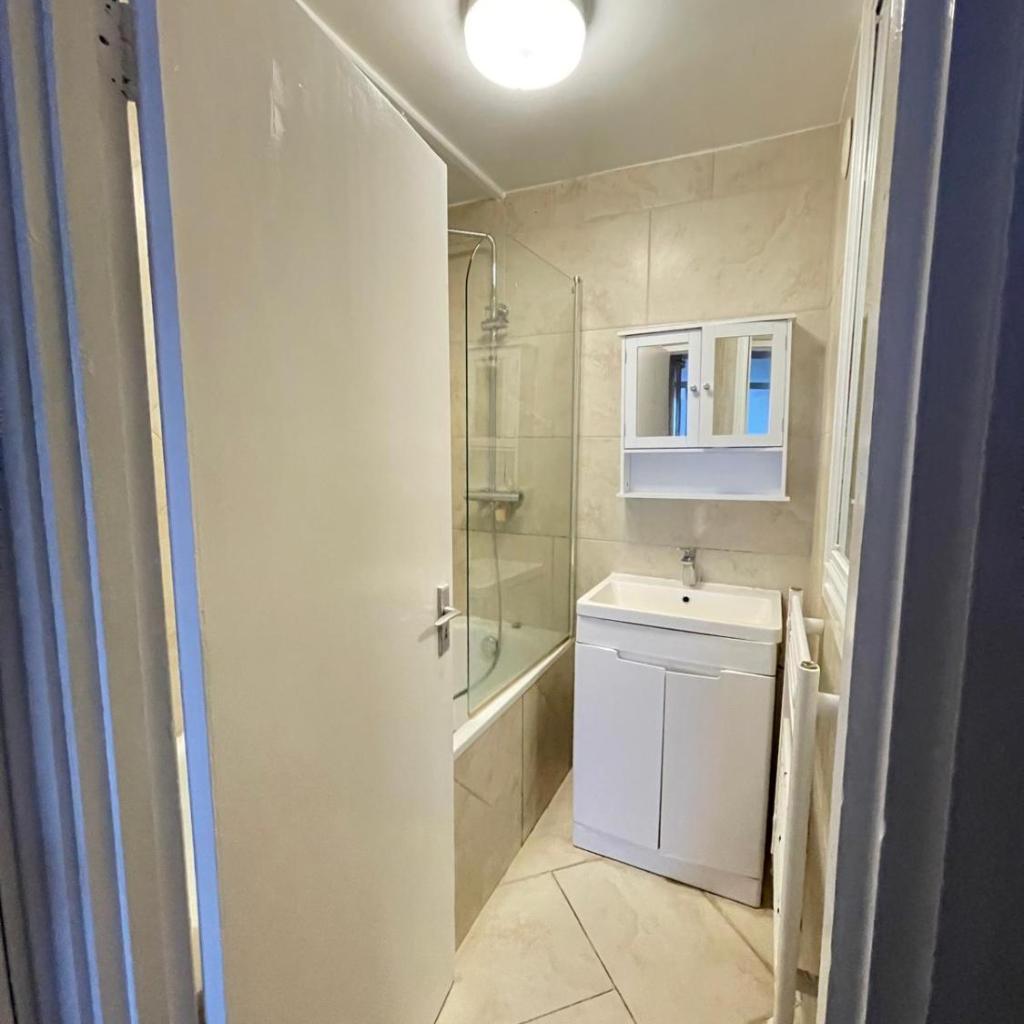 Photograph of 2 bedroom flat Parson House W2
