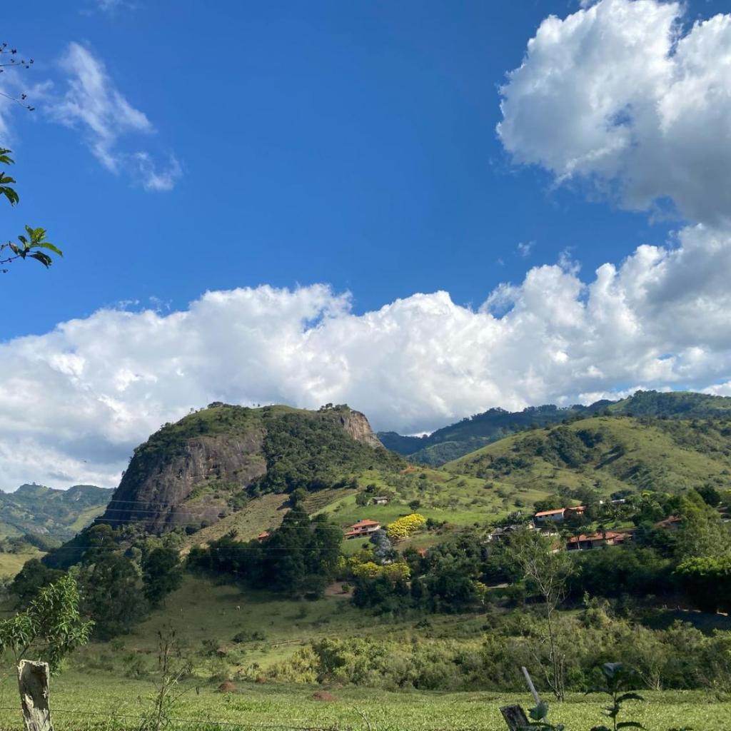 RECANTO FLORES DA MONTANHA- via fácil ASFALTO, VISTA das Montanhas — foto 6