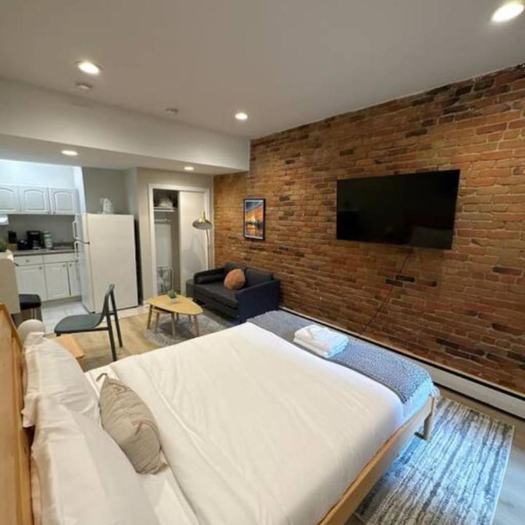 Photograph of Vibrant Studio Minutes from Back Bay