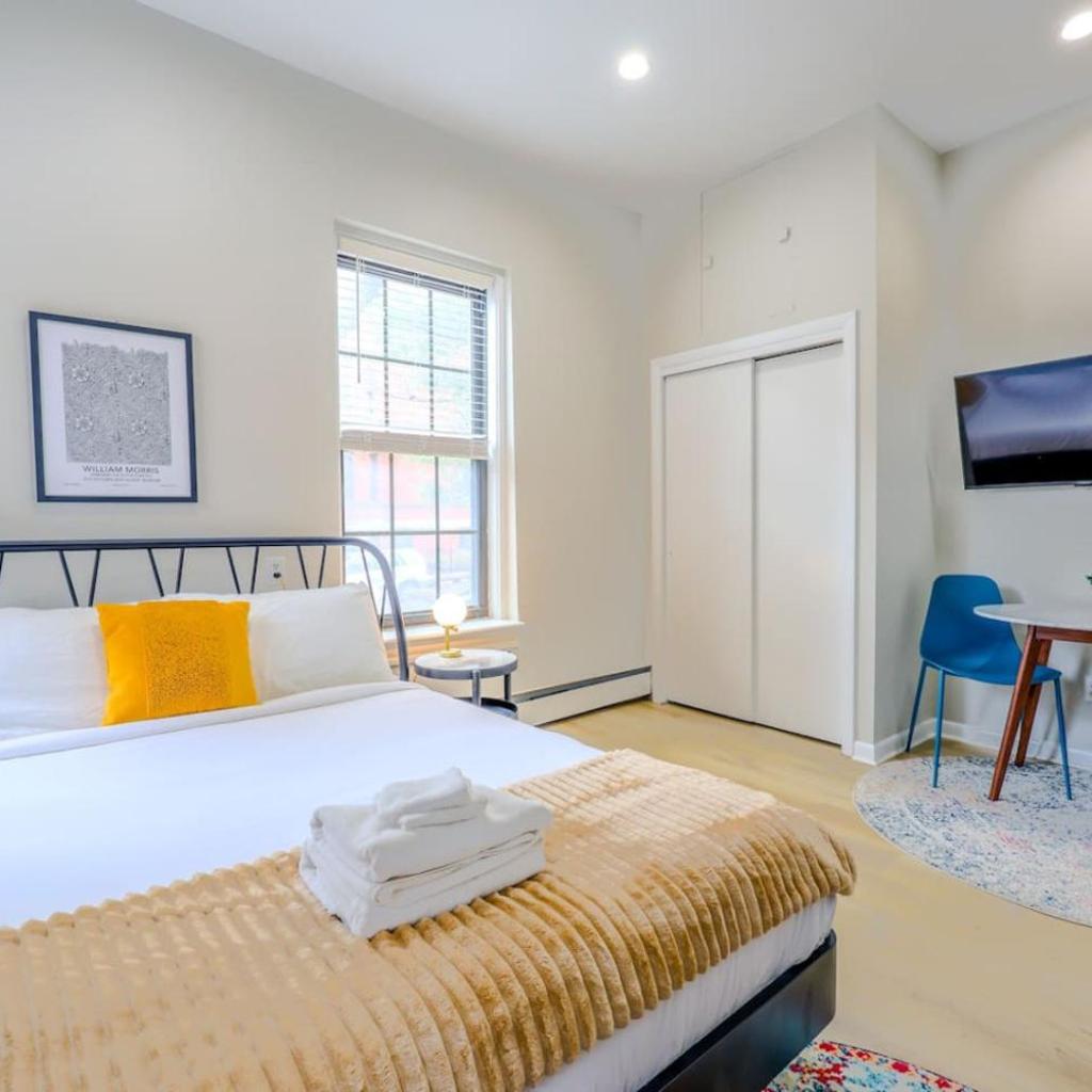Photograph of Quaint studio apartment Back Bay Area