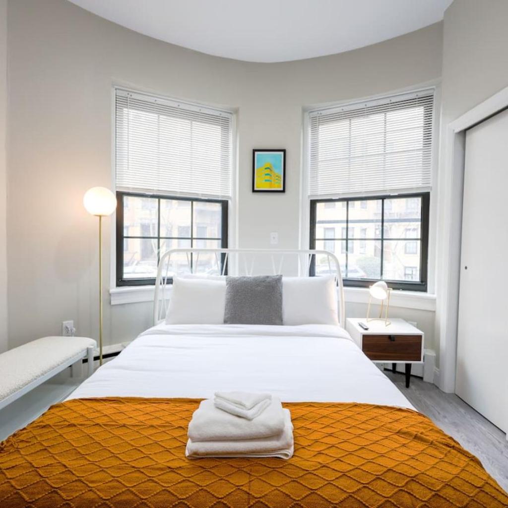 Photograph of Vibrant Studio in Prudential Area