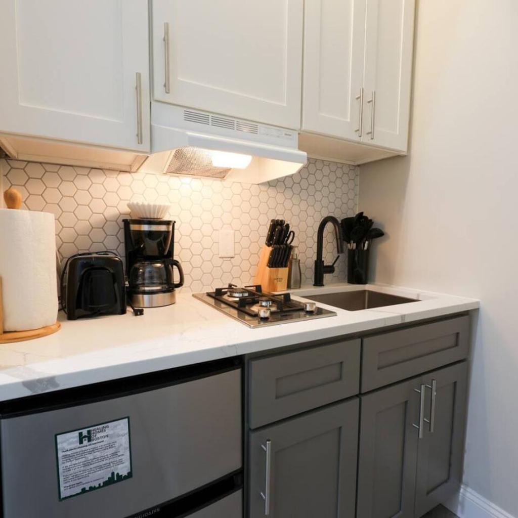 Photograph of Vibrant Studio in Prudential Area