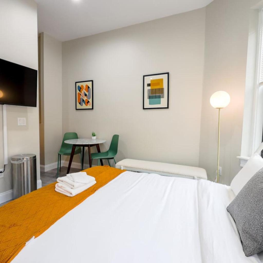 Photograph of Vibrant Studio in Prudential Area
