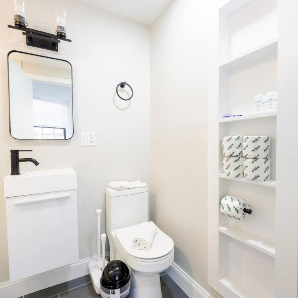 Photograph of Vibrant Studio in Prudential Area