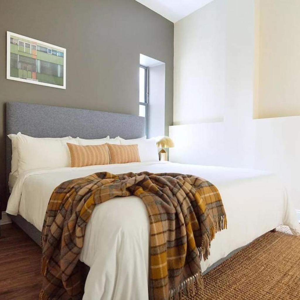Photograph of Spacious 2br FIDI District Centrally Located
