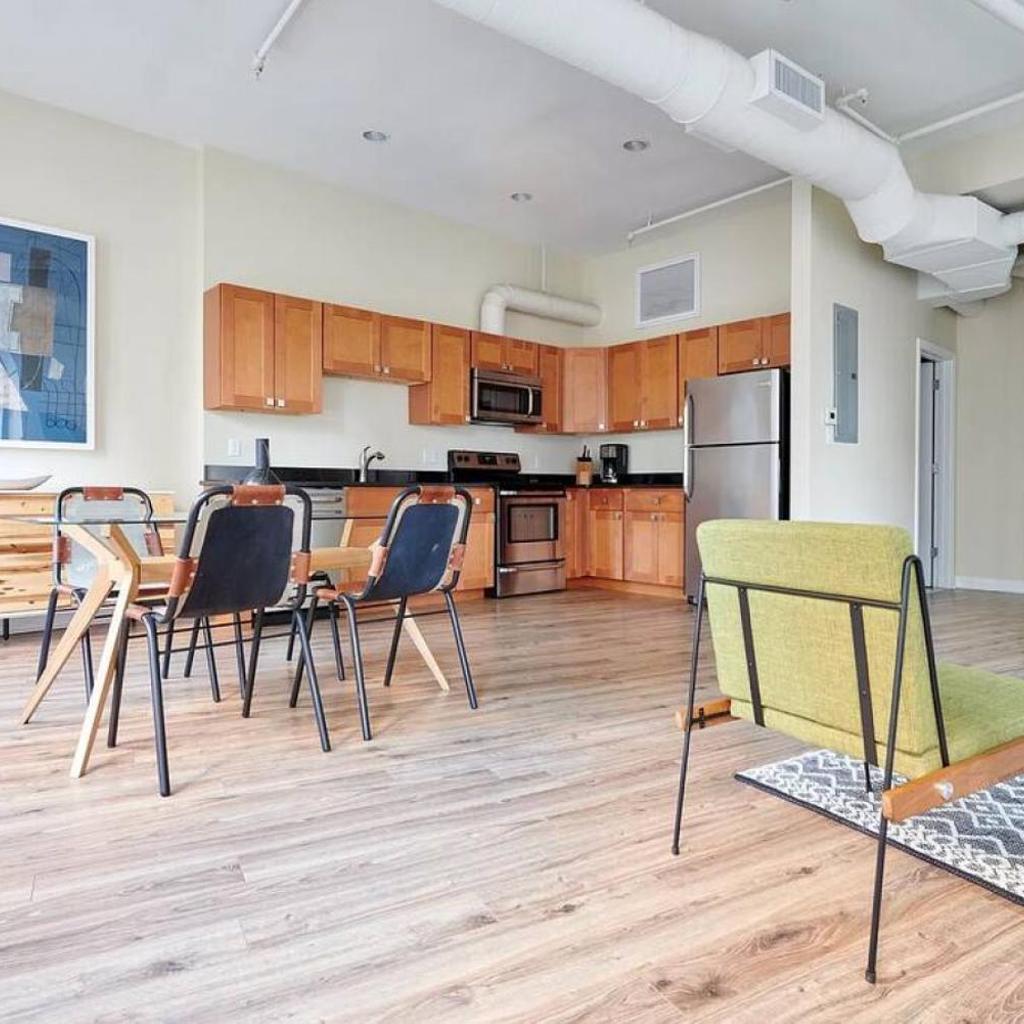 Photograph of Spacious 2br FIDI District Centrally Located