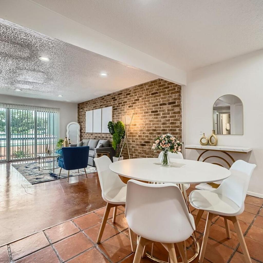 Photograph of Your 2B Getaway - Steps 2 Dtwn - Sleeps 6 - Pool and Prkg