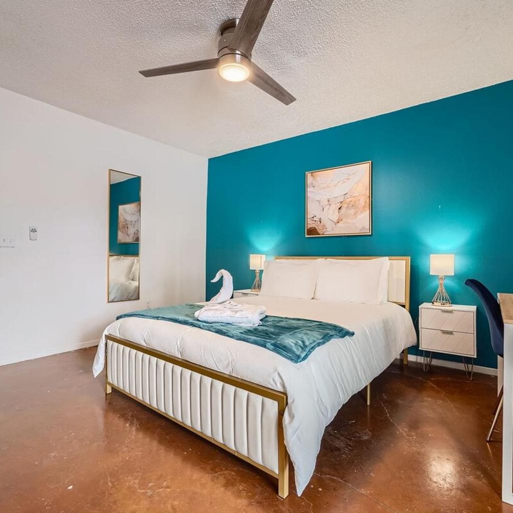 Photograph of Your 2B Getaway - Steps 2 Dtwn - Sleeps 6 - Pool and Prkg