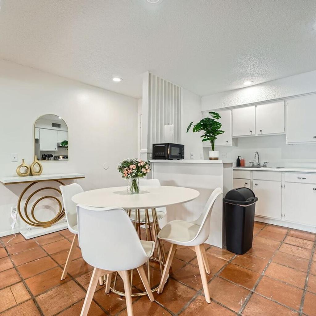 Photograph of Your 2B Getaway - Steps 2 Dtwn - Sleeps 6 - Pool and Prkg