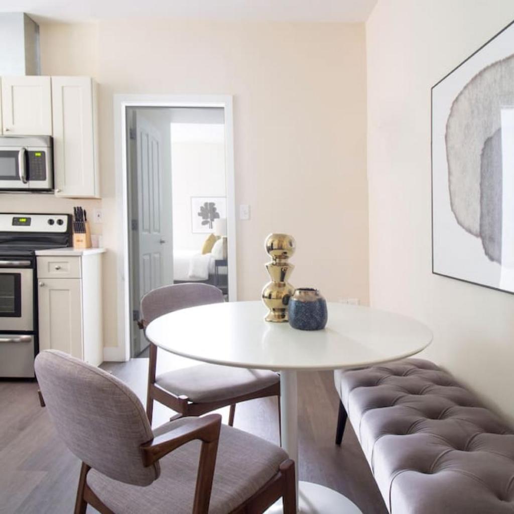 Photograph of Downtown Luxury 1BR Pets Welcome Washer and Dryer in Building