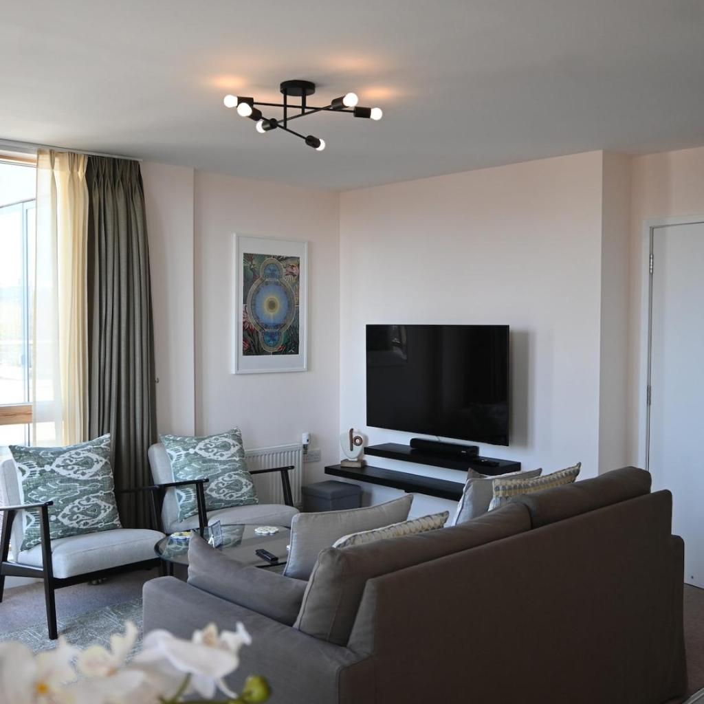 Photograph of Spacious seaside apartment with terrace, Kemptown
