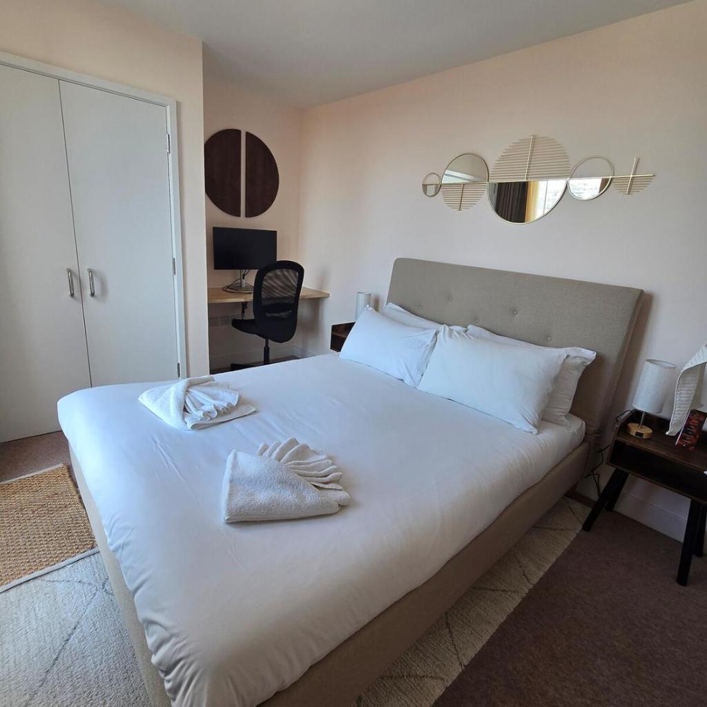 Photograph of Spacious seaside apartment with terrace, Kemptown