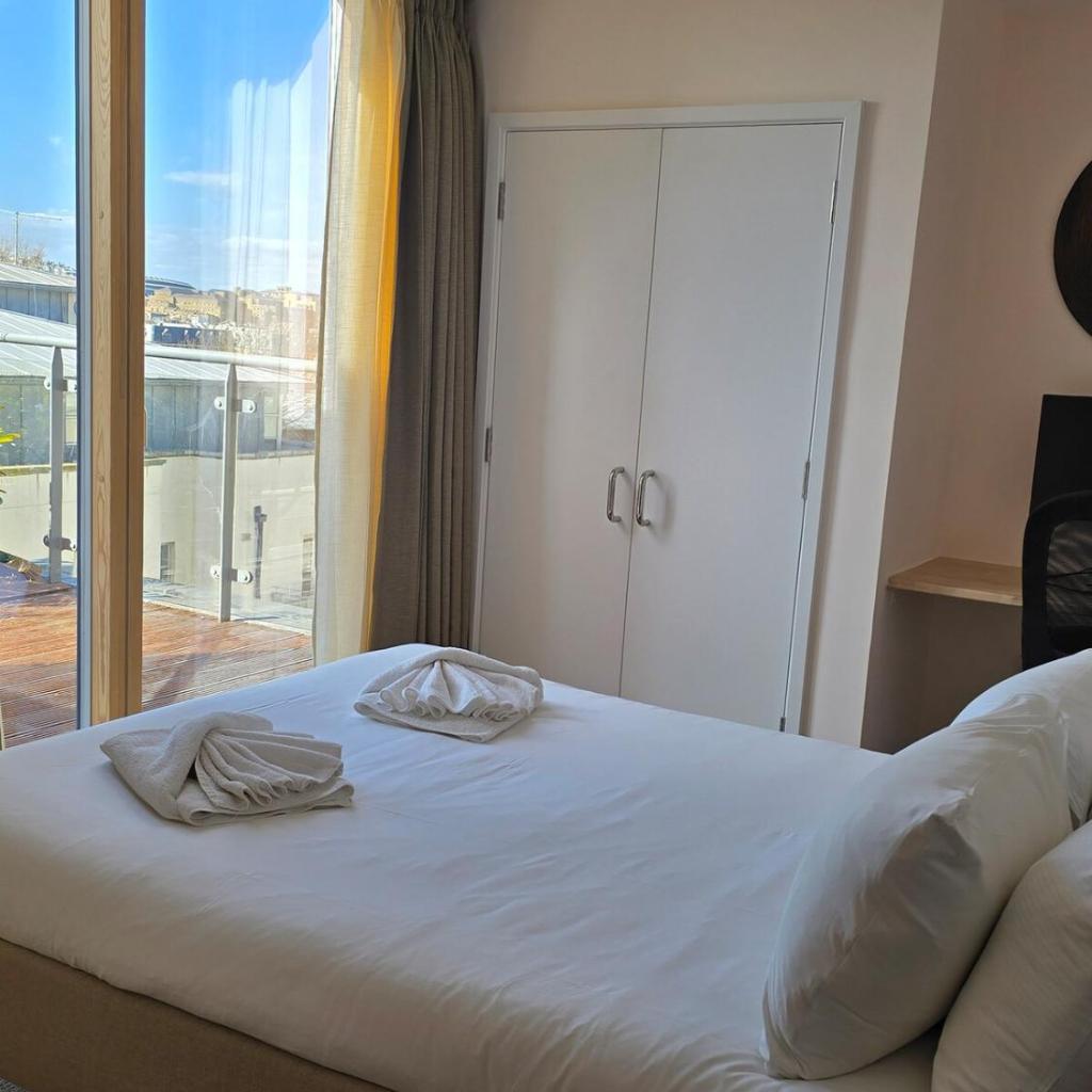 Photograph of Spacious seaside apartment with terrace, Kemptown