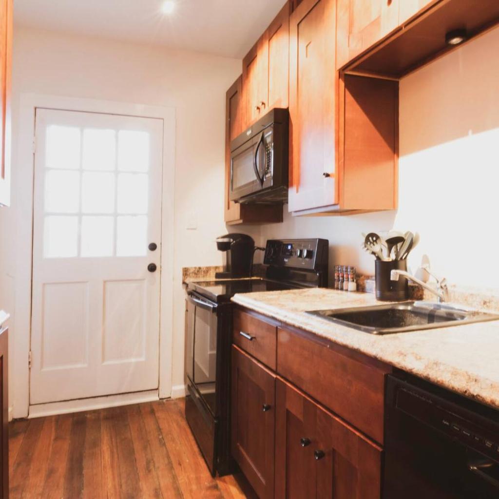 Photograph of 2BDR 2BATH Prime Location Walk to Forsyth Park!