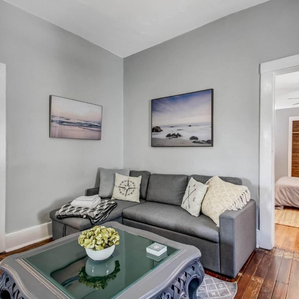 Photograph of Spacious 2BDR Park Side Victorian District
