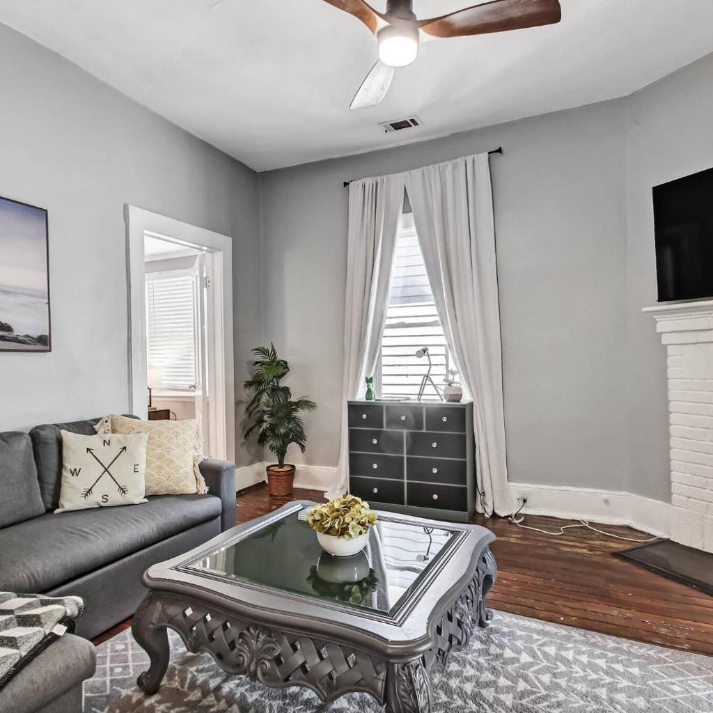 Photograph of Spacious 2BDR Park Side Victorian District
